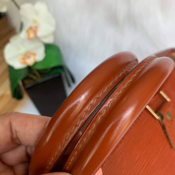 Louis Vuitton Epi Leather Speedy 30 - Picture 11 of 16